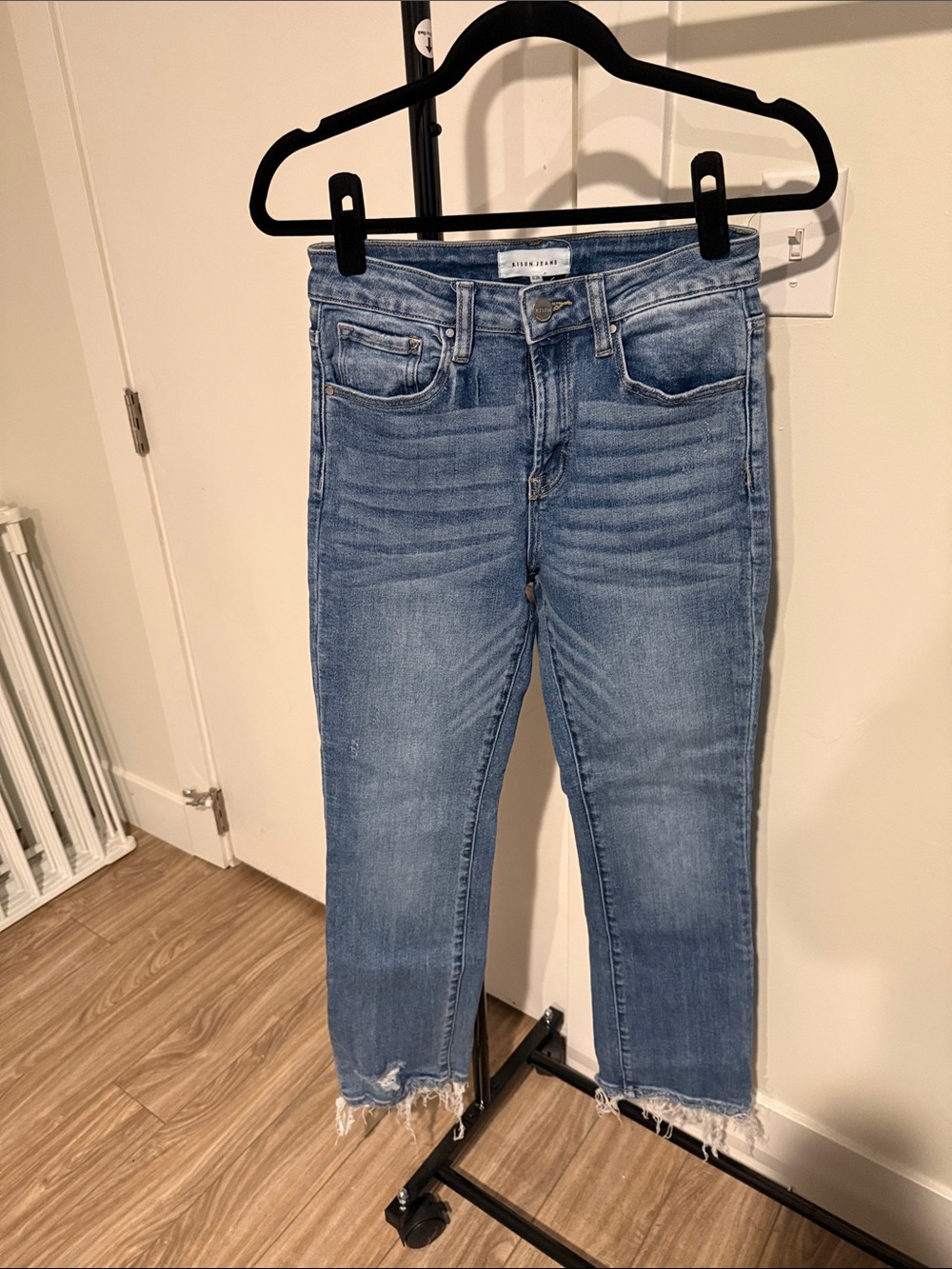 Frayed Hem Cropped Jeans in Light Blue